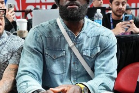 中超倒计时，洛杉矶湖人赛后刷新队史纪录，细节引发关注，气氛紧张，年轻球员得到机会的简单介绍-mk体育