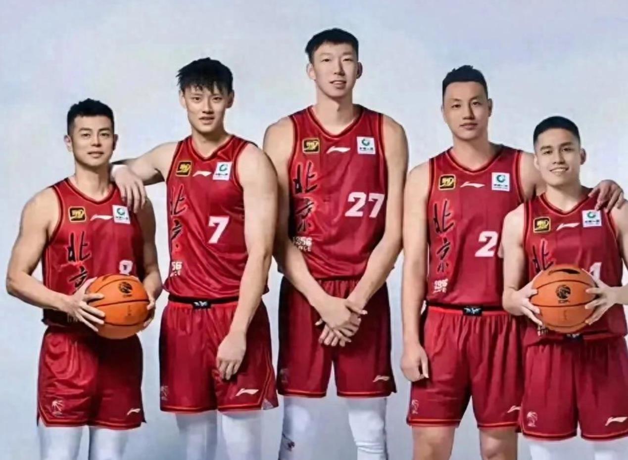 北京首钢发布备战花絮；今晨调整名单；CBA季后赛任务艰巨；年轻球员得到机会的简单介绍