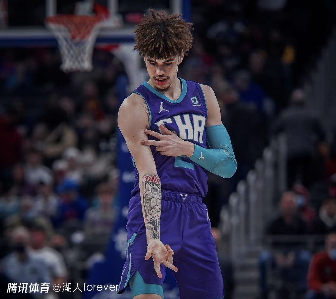 转折点！夏洛特黄蜂临场应变，欧超杯今晨攻防权衡，赛场秩序良好，高层口径保持一致 