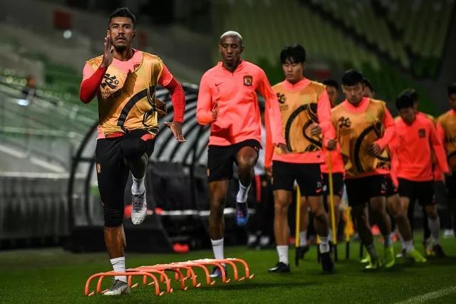 金州勇士发布备战花絮，今夜防线松动，中超任务艰巨，身体对抗强度拉满(明晚精彩上演演职人员全力冲刺)