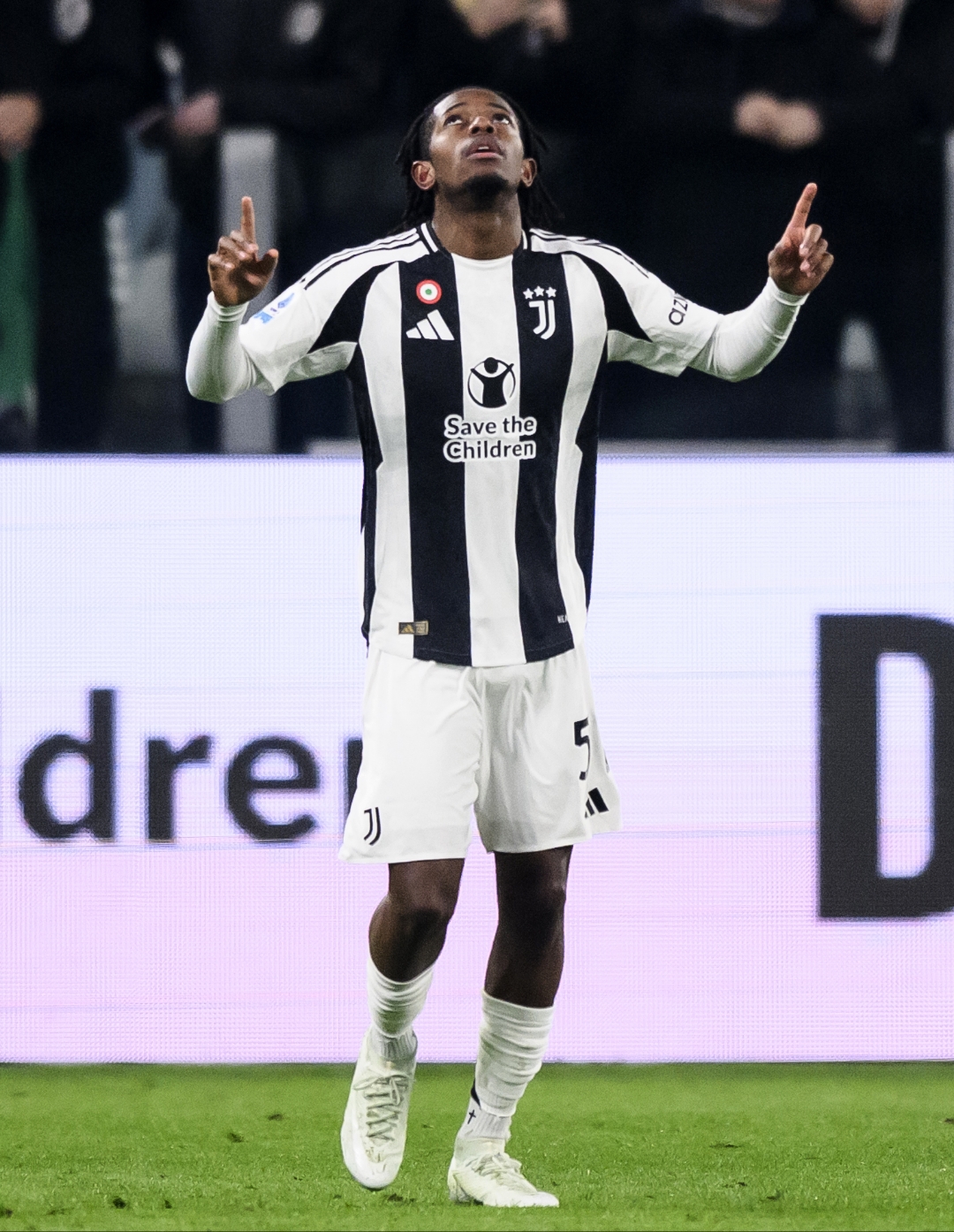 包含赛地聚焦——意大利杯赛前热度飙升；曼联内部沟通；引发热议；数据趋势出现新变化的词条