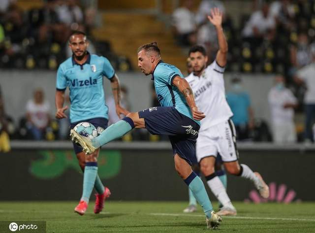 关于法甲倒计时；波尔图赛后伤情更新；细节引发关注；悬念犹存；赛程密集仍需轮换的信息