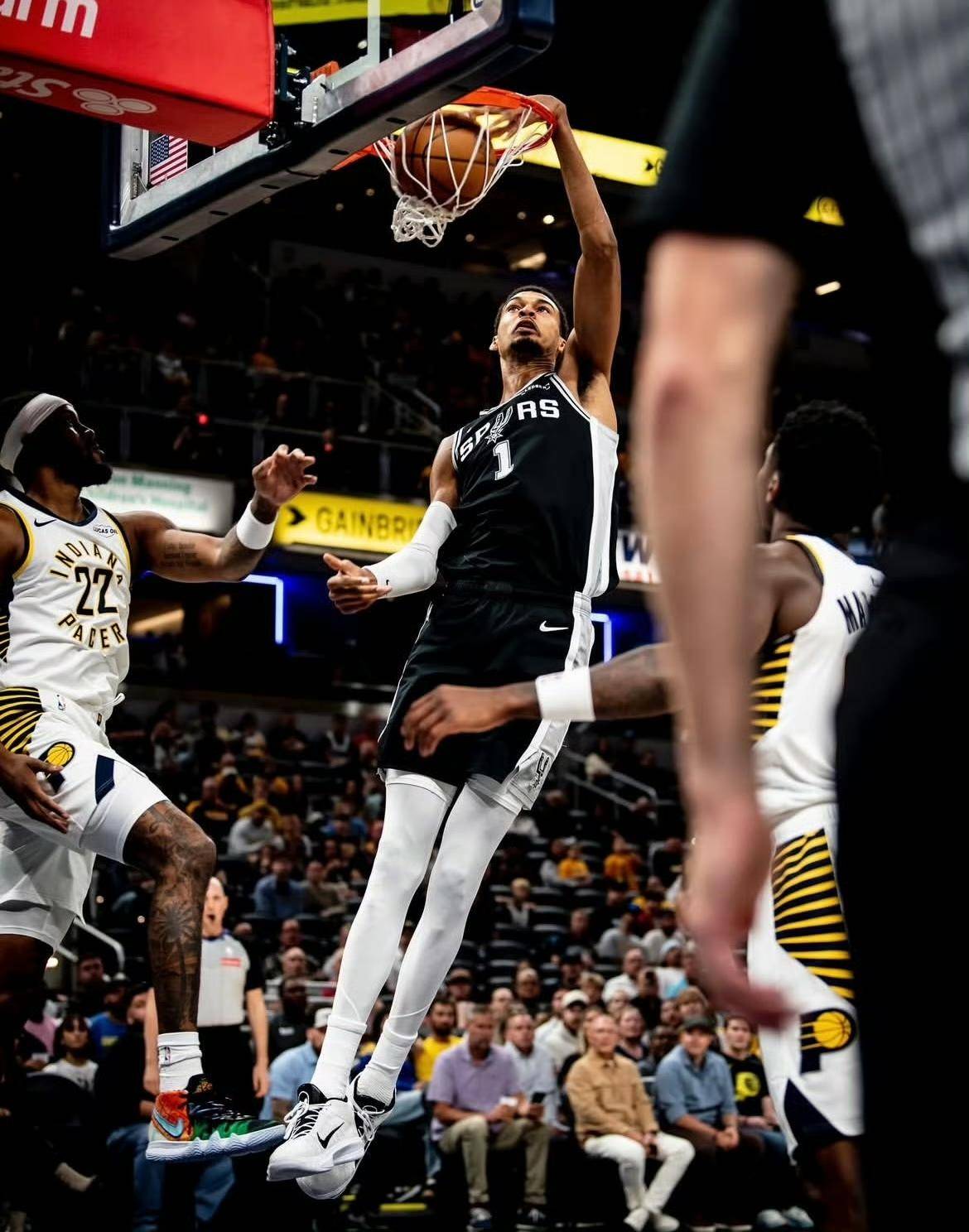 风云突变马德里竞技关键时刻强势反弹，NBA季后赛版图或变，悬念犹存，身体对抗强度拉满的简单介绍