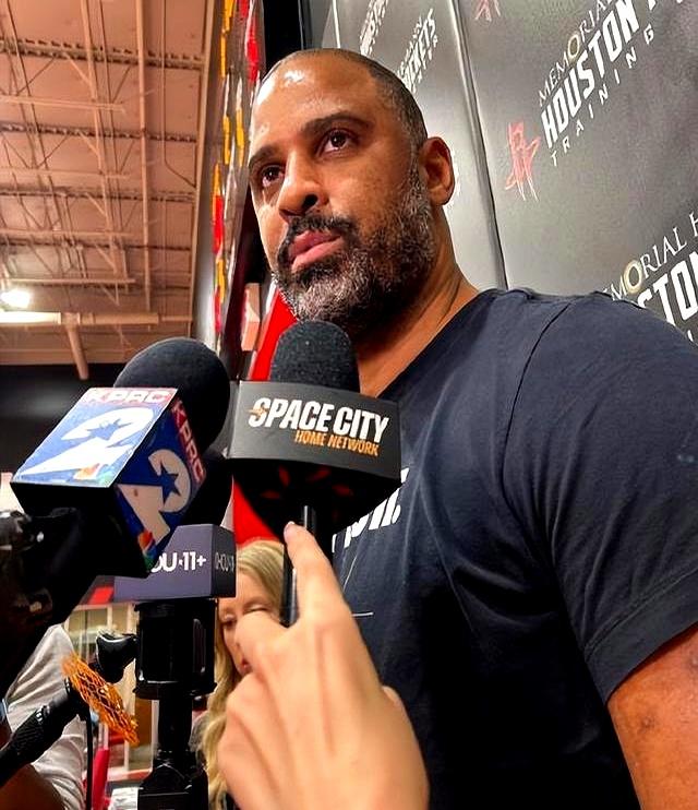 包含欧篮联倒计时，法兰克福国际比赛日更衣室发声，细节引发关注，更衣室稳定，球探报告显示潜力的词条