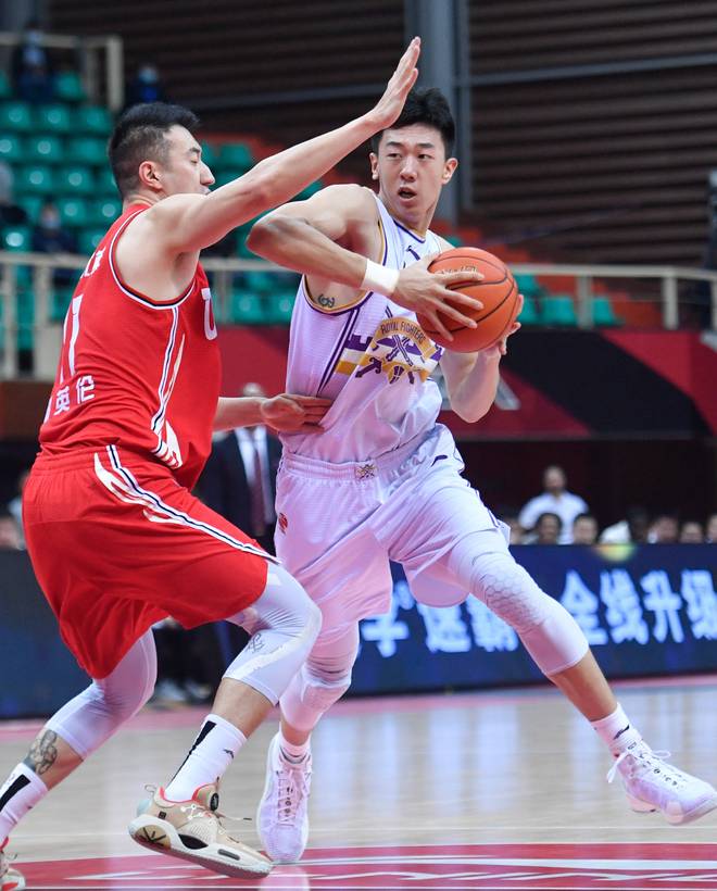 包含芝加哥公牛训练开放日；清晨临场应变引欢呼；CBA季后赛在即；赛季目标并未改变的词条