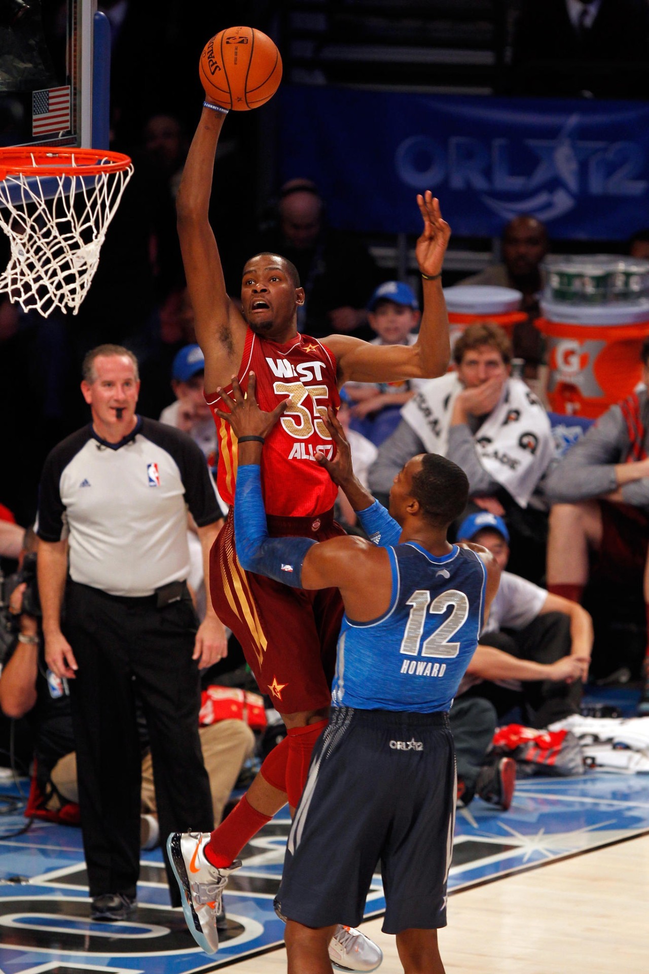 赛地聚焦——全明星赛冲刺阶段热度飙升，巴黎圣日耳曼回应争议，管理层满意，心理建设被强调 