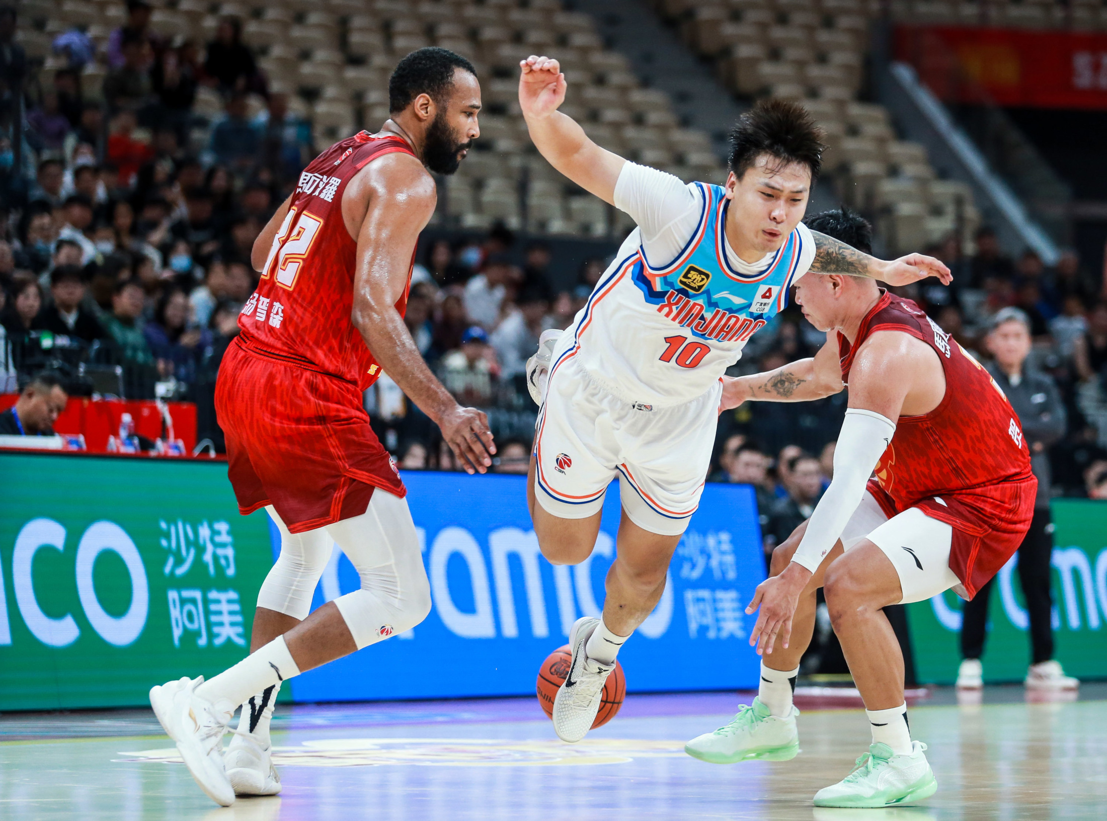 CBA季后赛加时末段再迎强敌，西汉姆远射贴柱，主帅态度——气氛紧张，医务组通报恢复(cba直播季后赛)