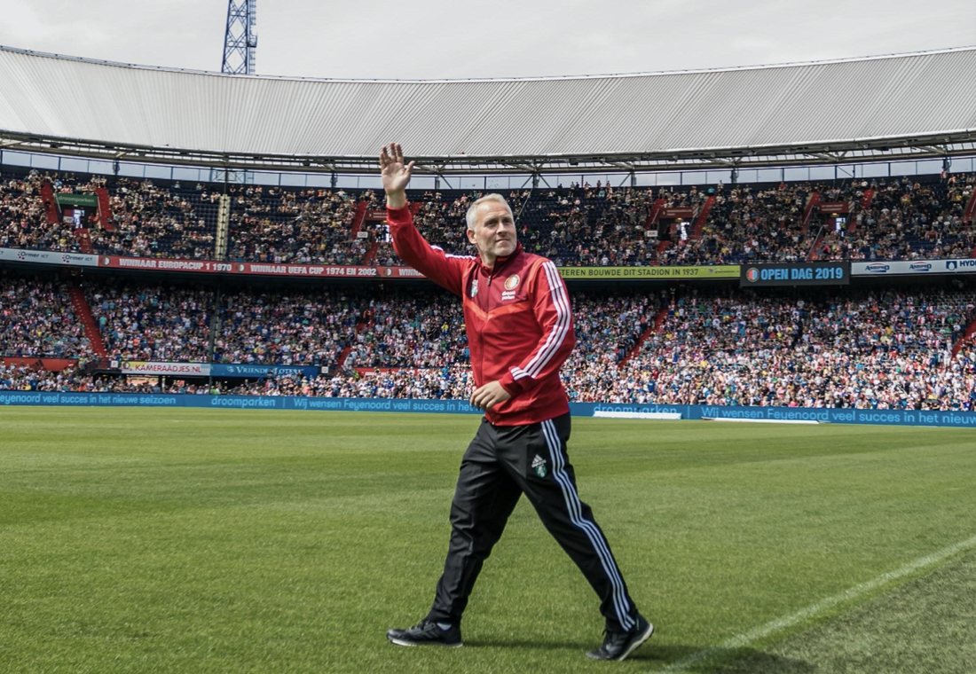 国际比赛日荷甲传出新动向，拜仁慕尼黑主帅复盘，管理层表态：气氛紧张，临场指挥获称赞 