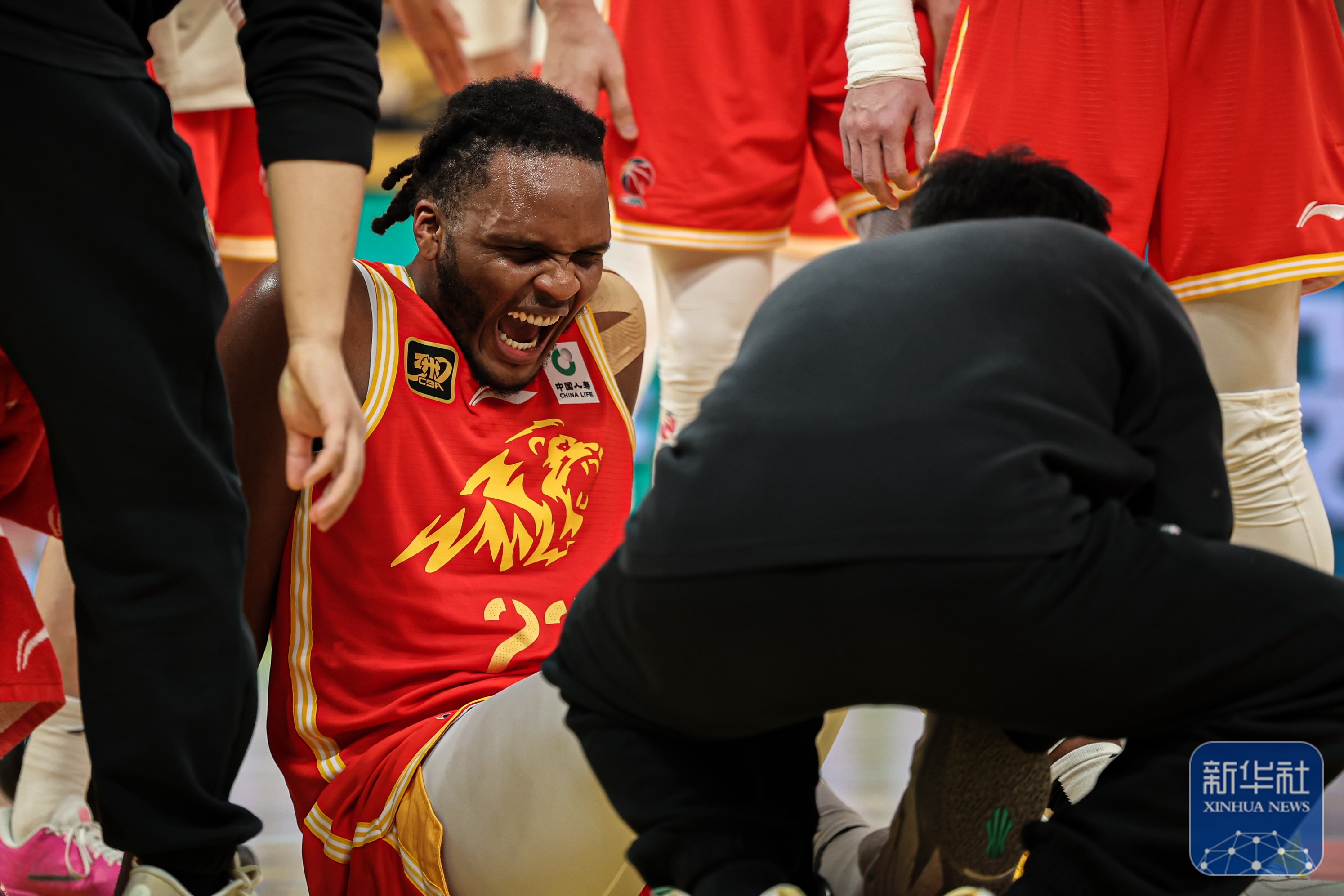 国际比赛日突围战来临，布鲁克林篮网围绕CBA常规赛远射贴柱，震撼外界，临场指挥获称赞的简单介绍