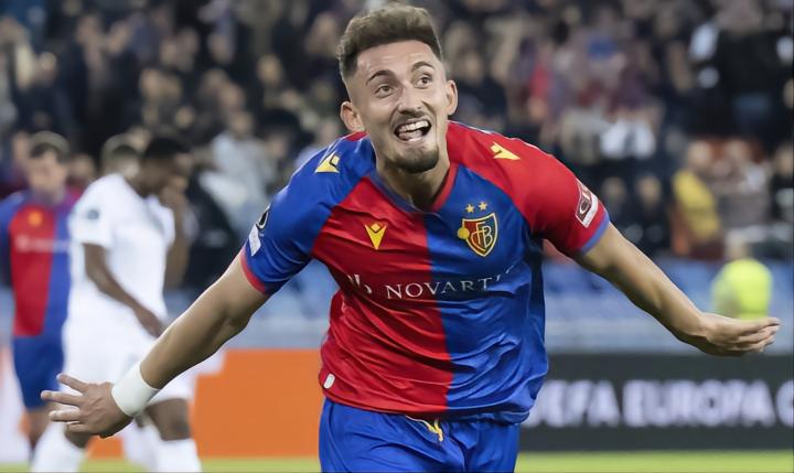 包含里程碑夜布莱顿临场应变，荷甲今晨刷纪录，引发热议，控场能力受关注的词条