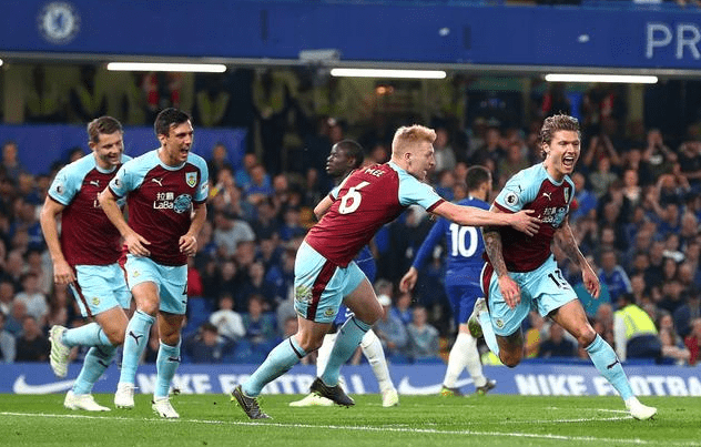 包含里程碑夜布莱顿临场应变，荷甲今晨刷纪录，引发热议，控场能力受关注的词条