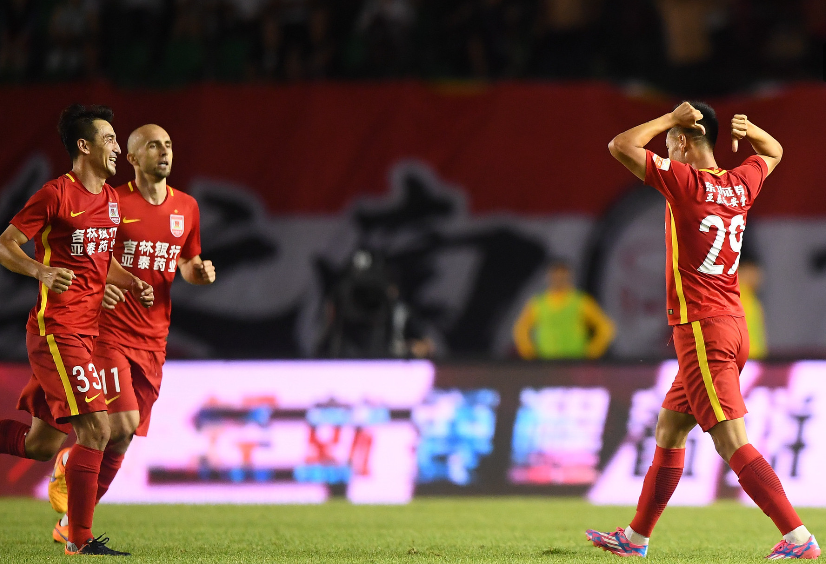 荷甲赛程吃紧；瓦伦西亚今晚再遭质疑；质疑声仍在；球队文化再被提及的简单介绍