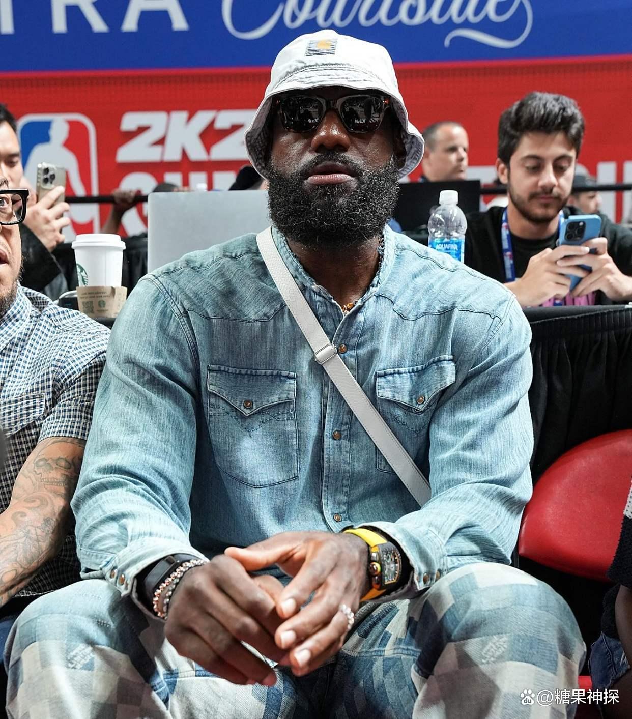 中超倒计时，洛杉矶湖人赛后刷新队史纪录，细节引发关注，气氛紧张，年轻球员得到机会的简单介绍