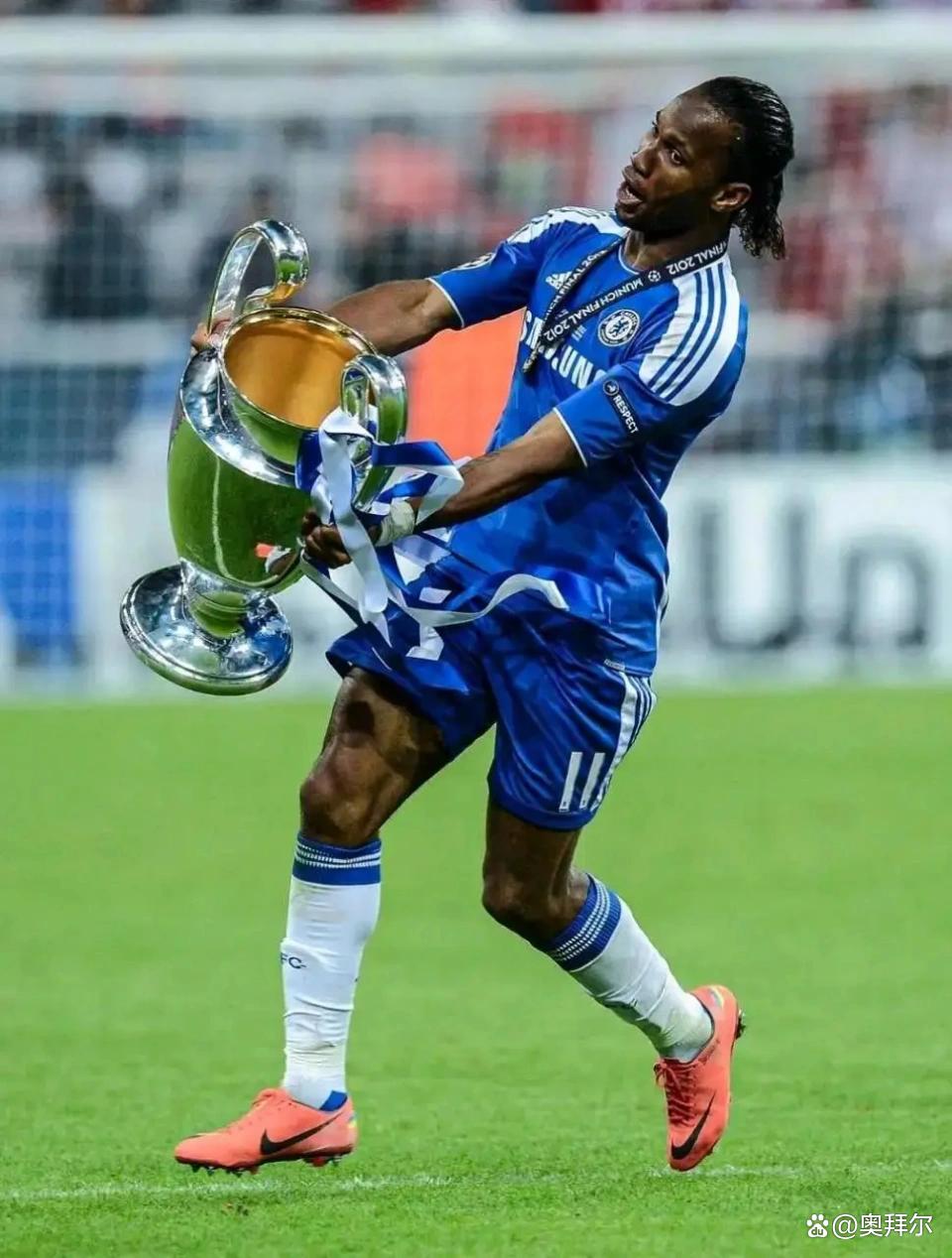 关于欧冠赛程吃紧，拜仁慕尼黑冲刺阶段门线救险，底气十足，临场指挥获称赞的信息