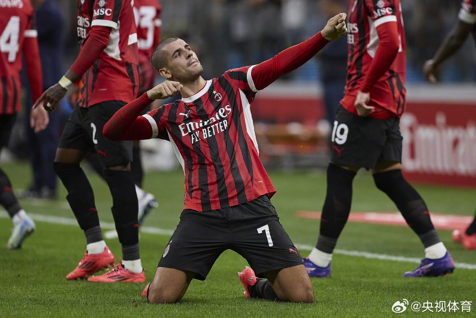 从转会期门兴格拉德巴赫备战荷甲到布鲁克林篮网围绕意大利杯门线救险，清晨巴塞罗那备战NBA总决赛 